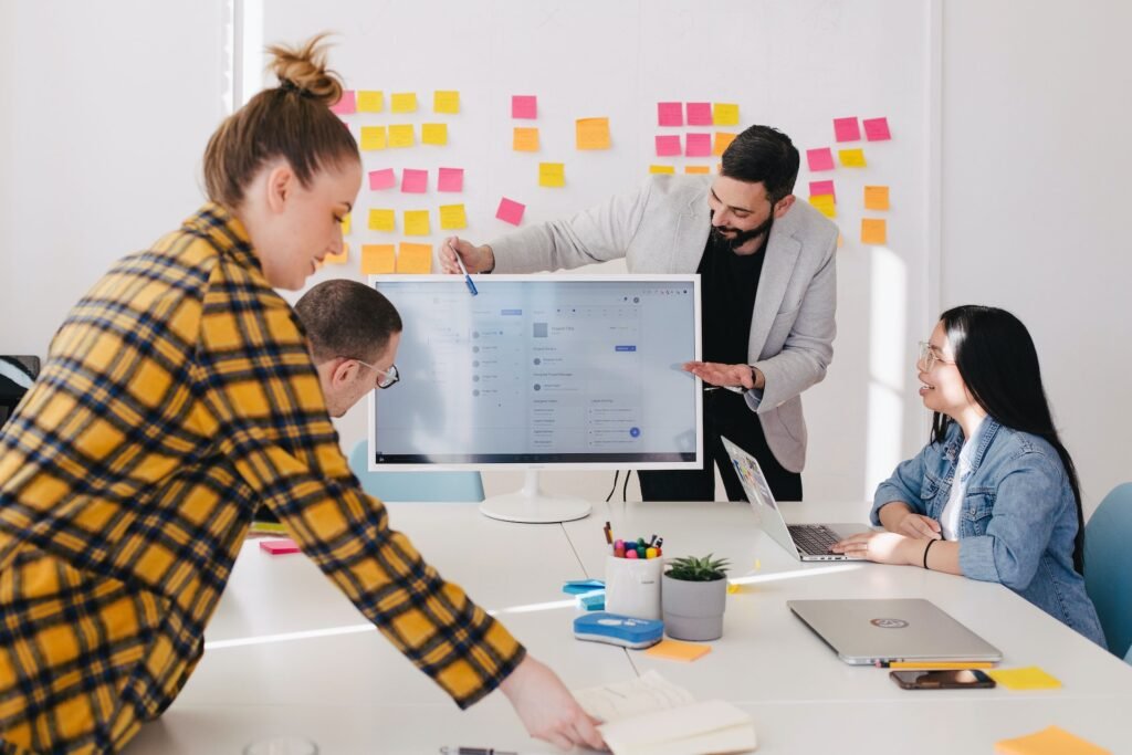 Business vs Consumer Marketing: How Do They Differ? 3 Business vs Consumer Marketing How Do They Differ